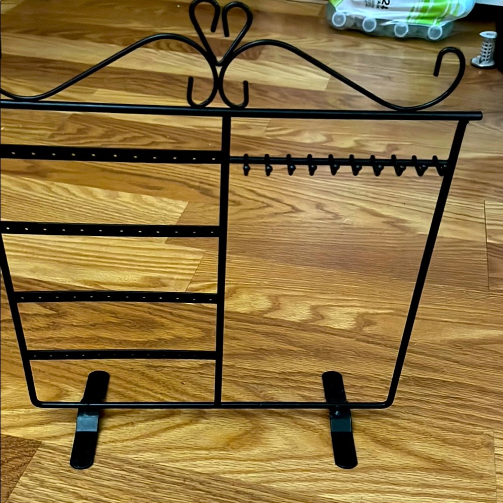 Black Metal Jewelry Organizer Stand